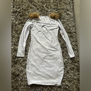 White mini dress with round cutout center. Faux Fur on shoulders. Never worn. L